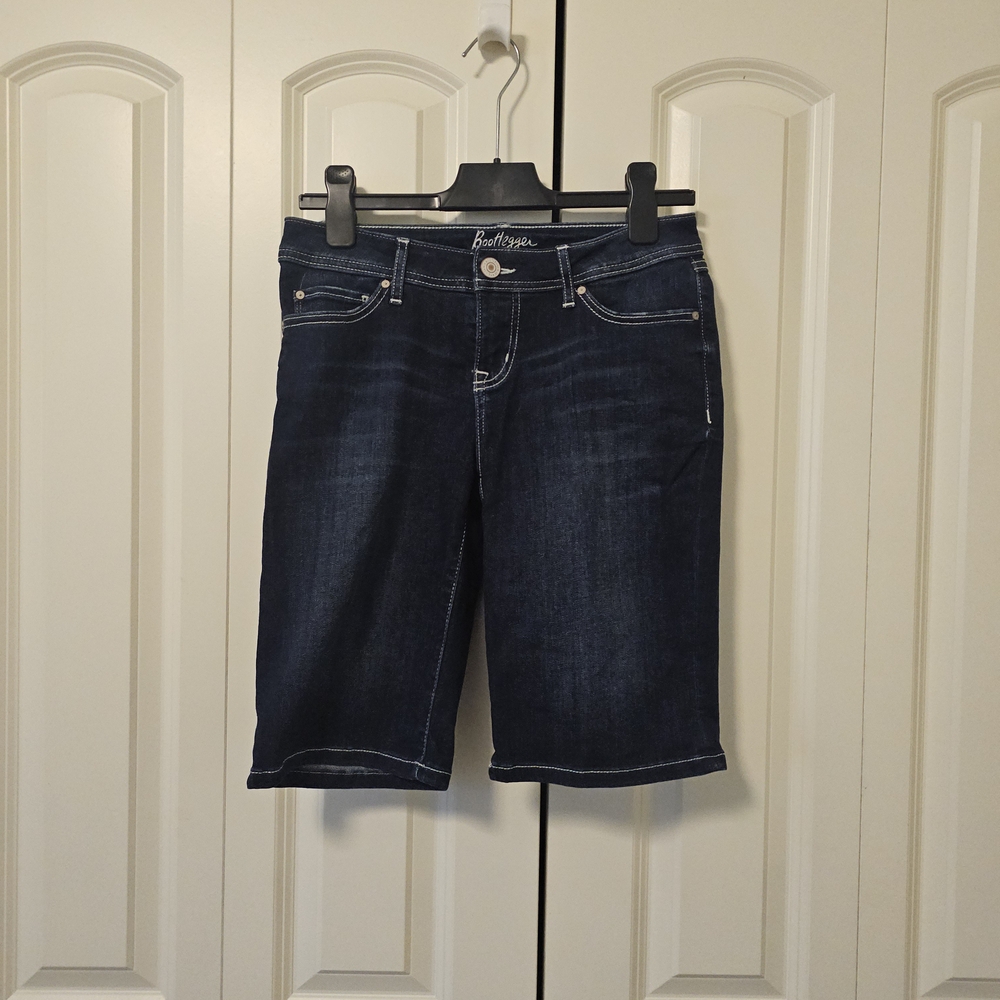 Bootlegger Women's Curvy  Bermuda Shorts SZ 26